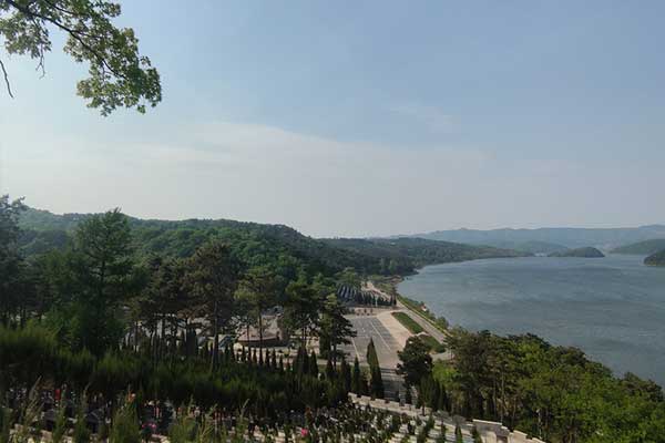 大连墓园，四季美景，生命与自然交融的宁静之地