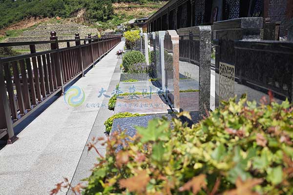 大连墓地灵秀山水间，安放灵魂的宁静家园