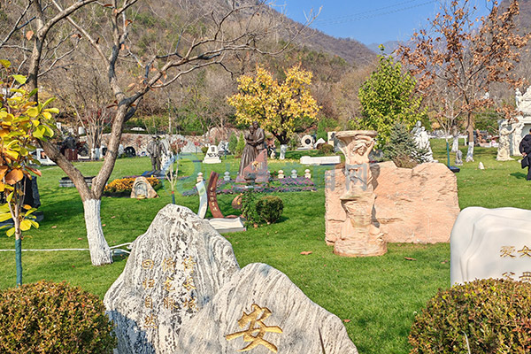 大连陵园扫墓＂洒福水＂仪式：操作步骤与深层寓意